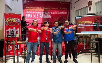 Telkomsel dan Pertamina Lubricants Kick-Off “Telkomsel x Enduro Goes to School” Perdana se-Sumatera di SMKN 5 Padang Telkomsel dan Pertamina Lubricants Kick-Off “Telkomsel x Enduro Goes to School” Perdana se-Sumatera di SMKN 5 Padang