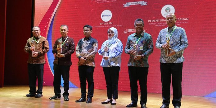 Beri Kemudahan Layanan Perizinan, BP Batam Raih Penghargaan Bhumandala Ariti