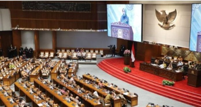 Sidang Paripurna DPR RI dan resmi mengesahkan RKUHAP