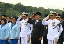Ketua DPRD Batam Kamaluddin Ikuti Upacara dan Tabur Bunga Hari Pahlawan di Mako Kodaeral IV Ketua DPRD Batam Kamaluddin Ikuti Upacara dan Tabur Bunga Hari Pahlawan di Mako Kodaeral IV