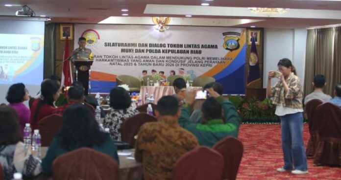 Wakapolda Kepri Hadiri Dialog Lintas Agama Jelang Natal 2025 dan Tahun Baru 2026 Wakapolda Kepri Hadiri Dialog Lintas Agama Jelang Natal 2025 dan Tahun Baru 2026
