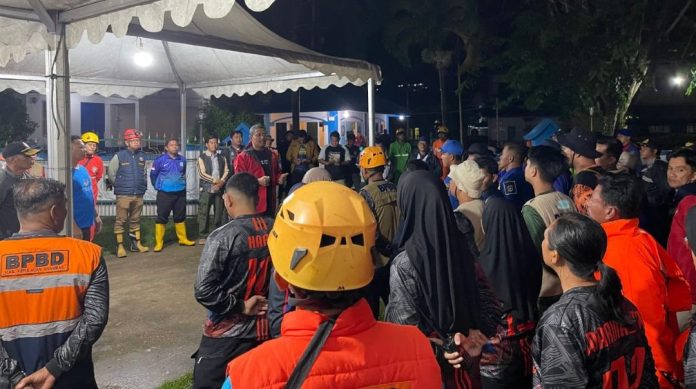 Anambas Tetapkan Siaga Satu, Ketinggian Banjir Rob Capai Lutut Orang Dewasa