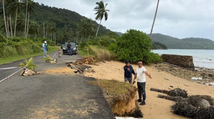Bupati Aneng Gerak Cepat Tinjau Dampak Abrasi di Dusun Pasir Panjang Anambas