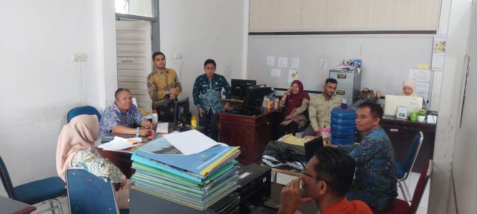 Foto: Kepala BKPSDM Agusli saat memantau usulan PPPK Waktu melalui portal Kamis (11/12)