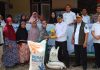 Bentuk Kepedulian Bencana, Wakil bupati bersama ketua DPRD Pasaman Salurkan Bantuan Kepada Korban Banjir dan Longsor Keterangan Foto:Wabup Parulian bersama ketua DPRD Pasaman salurkan bantuan korban banjir dan longsor Selasa (03/12)