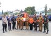 Pemkab Pasaman Terima Hibah dari BNPB Diserahkan ke BPBD Pasaman Teks foto:HASIL KOORDINASI: Bupati Pasaman Welly Suhery saat menyerahkan hibah BNPB ke Kalaksa BPBD Pasaman Dedi, secara simbolis, Selasa (30/12/2025)