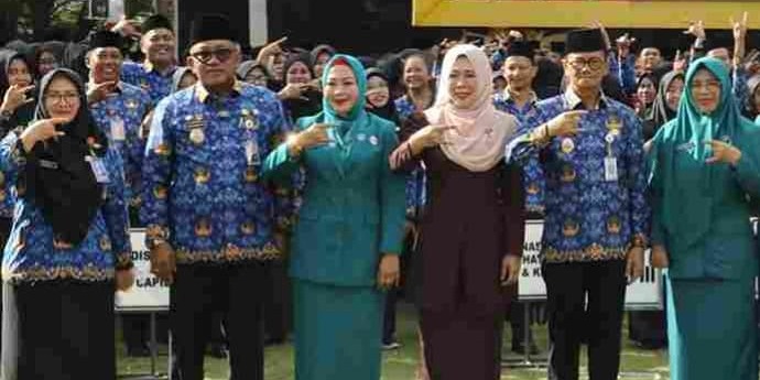 Wali Kota Lis Ajak Masyarakat Maknai Hari Ibu dan Bela Negara dalam Kehidupan Sehari-Hari Wali Kota Lis Ajak Masyarakat Maknai Hari Ibu dan Bela Negara dalam Kehidupan Sehari-Hari