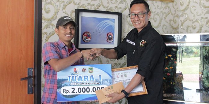 Ilham Sawalludin Persembahkan Juara 1 Karya Jurnalistik Lanud Hang Nadim untuk Istri dan Orang Tua