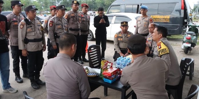 Kapolresta Barelang Turun Langsung Cek Pos Pengamanan dan Pelayanan Jelang Puncak Libur Akhir Tahun Kapolresta Barelang Turun Langsung Cek Pos Pengamanan dan Pelayanan Jelang Puncak Libur Akhir Tahun