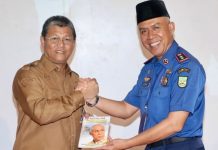 Launching Buku Anak Pulau Jadi Pamong Karya Azman, Sekda Batam Sampaikan Pesan Inspiratif Launching Buku Anak Pulau Jadi Pamong Karya Azman