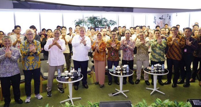Menko Perekonomian Airlangga Tinjau Pelaksanaan Program Pemagangan Nasional di Telkom