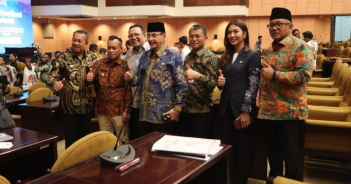 Wali Kota Tanjungpinang dan Rancangan UU Daerah Kepulauan di Gedung DPR RI Wali Kota Tanjungpinang Sampai 3 Usulan Strategis Terkait Rancangan UU Daerah Kepulauan di Gedung DPR RI