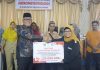 Bupati H.Yulianto Serahkan Santunan kepada Delapan Ahli Waris Korban Bencana Hidrometeorologi Pasaman Barat Foto: Bupati H Yulianto Serahkan Bantuan Hidrometeorologi Kepada masyarakat Pasaman Barat Jumat (9/1)