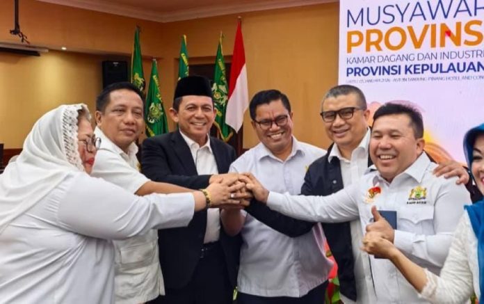Gubernur Ansar Beri Selamat ke Mustava yang Jadi Ketum Kadin Kepri 2026–2031 Gubernur Ansar Beri Selamat ke Mustava yang Jadi Ketum Kadin Kepri 2026–2031