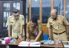 Sempat Kosong Jabatan Definitif Beberapa Lama, Kadiskominfo Pasaman Definitif kini dipimpin Fatrizon Teks Foto; *PISAH SAMBUT*; _Kepala Dinas Komunikasi dan Informatika (Diskominfo) yang Baru Fatrizon, serah terima jabatan dengan Kadis Kominfo Lama Teddy Marta didampingi Sekretaris Dinas Kominfo di Ruang Diskominfo Pasaman, Senin (12/01/2026).