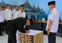Bupati Pasaman Pimpin Sertijab Camat Padang Gelugur, Tekankan Kepemimpinan Yang Responsif Bupati Pasaman Hadiri Sertijab Camat Padang Gelugur Rabu (14/1)