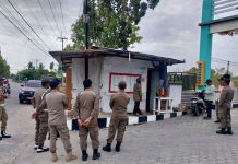 Langgar Tata Ruang, Kios Sembako di Poros Residence Dibongkar Paksa PUPR Karimun