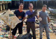 KOMBE-PANTAS dan Warga Berhasil Kumpulkan 800 Kg Sampah di Laut Desa Tarempa Barat KOMBE-PANTAS dan Warga Berhasil Kumpulkan 800 Kg Sampah di Laut Desa Tarempa Barat
