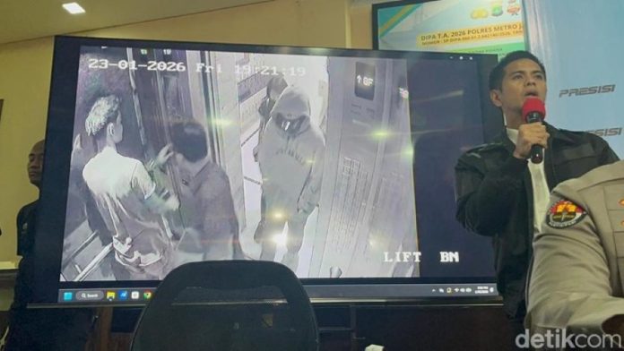 Lanjutan Kasus Kematian Lula Lahfah, CCTV Ungkap Momen Reza Arap dan Ada Dokter Lanjutan Kasus Kematian Lula Lahfah, CCTV Ungkap Momen Reza Arap dan Ada Dokter