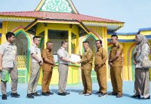 Pemkab Lingga dan BPN Serahkan Sertifikat Aset Tanah Sekolah dan Puskesmas Desa Pemkab Lingga dan BPN Serahkan Sertifikat Aset Tanah Sekolah