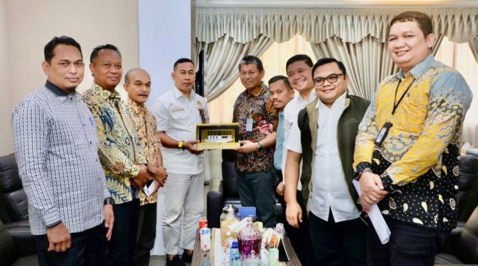 Pemko Batam dan DPRD Siak Pemko Batam dan DPRD Siak