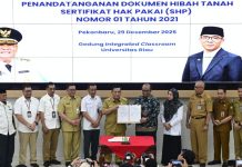Pemprov Riau Serahkan Dana Hibah Senilai Rp1,42 Triliun ke Universitas Riau Pemprov Riau Serahkan Dana Hibah Senilai Rp1,42 Triliun ke Universitas Riau