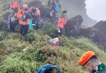 Badan Hingga Serpihan Pesawat ATR 42-500 Ditemukan di Gunung Bulusaraung Maros Pesawat ATR 42 Maros
