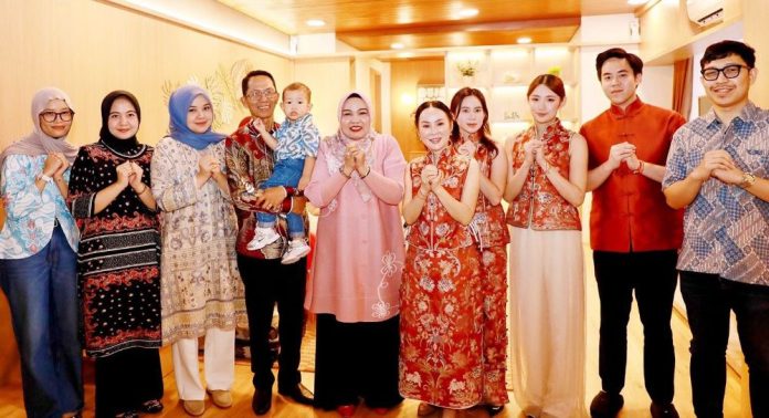 Amsakar dan Keluarga Hadiri Perayaan Imlek 2026 di Rumah Dinas Li Claudia Chandra
