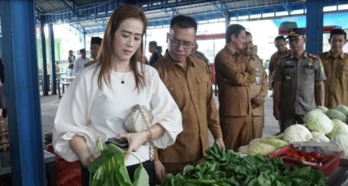 Bersempena 1 Tahun Kepemimpinan Aneng-Raja Bayu, Pemkab Anambas Gelar Pasar Murah