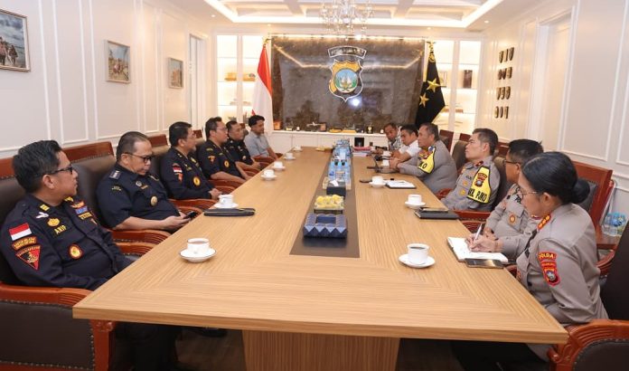 Kapolda Kepri Terima Kunjungan Bea Cukai Batam Perkuat Koordinasi Hadapi Ancaman Kejahatan Lintas Batas