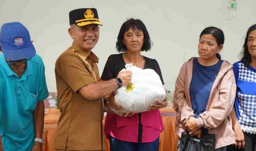 Pemko Tanjungpinang Salurkan 360 Paket Bingkisan Jelang Hari Besar Keagamaan Pemko Tanjungpinang Salurkan 360 Paket Bingkisan Jelang Hari Besar Keagamaan
