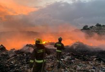 Kesigapan Ditsamapta Polda Kepri Bantu Pemadaman Kebakaran di TPA Punggur Nongsa Kesigapan Ditsamapta Polda Kepri Bantu Pemadaman Kebakaran di TPA Punggur Nongsa