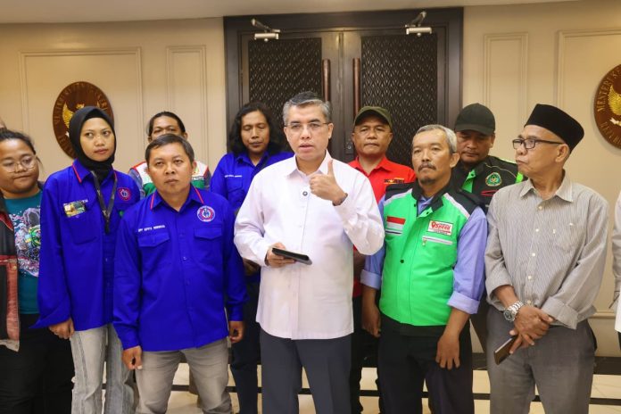 Menaker Minta Ojek hingga Kurir Online Manfaatkan Diskon Iuran Jaminan Sosial Menaker Yassierli