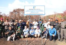 Pemasangan Plank Sekolah Merah Putih di Pulau Rempang Dikawal Maksimal TNI-Polri Pemasangan Plank Sekolah Merah Putih di Pulau Rempang Dikawal Maksimal TNI-Polri