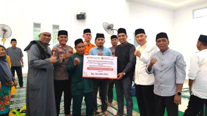 Ramadhan ke-9, Wabup Lingga Safari Ramadhan dan Salurkan Bantuan di Desa Penuba