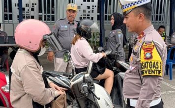 Razia Gabungan Satlantas Polresta Barelang Amankan Puluhan Kendaraan dan STNK Razia Gabungan Satlantas Polresta Barelang Amankan