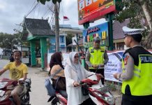Satlantas Polres Anambas Gelar Razia Simpati dengan Bagikan Brosur Keselamatan Satlantas Polres Anambas Gelar Razia Simpati dengan Bagikan Brosur Keselamatan