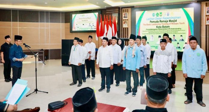Wali Kota Amsakar Lantik Dewan Pengurus Kecamatan Pemuda Masjid Kota Batam