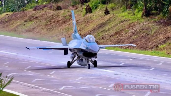 pesawat tempur TNI Angkatan Udara jenis F-16 1 Pesawat tempur TNI Angkatan Udara jenis F-16