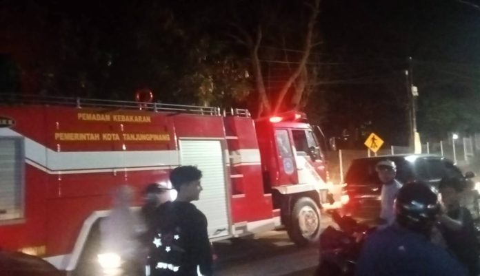 Aksi Sigab Damkar Tanjungpinang Cegah Kebakaran Lahan Kosong