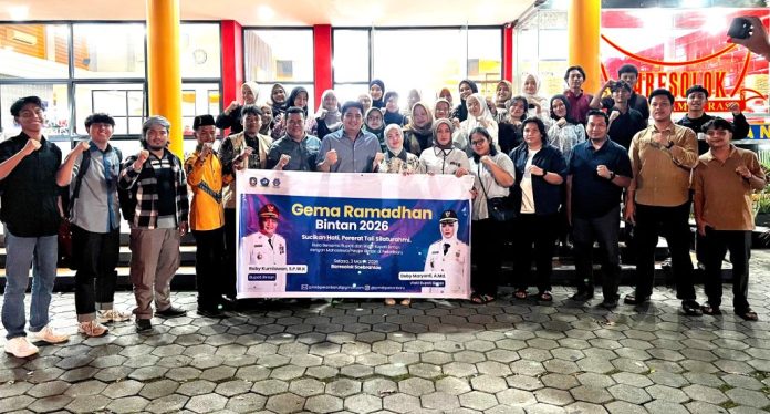 Bupati Roby Ajak Mahasiswa Bintan di Pekanbaru Aktif Beri Gagasan untuk Pembangunan Daerah Bupati Roby Ajak Mahasiswa Bintan di Pekanbaru Aktif Beri Gagasan untuk Pembangunan Daerah