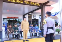 Bupati Roby Pimpin Apel Pasukan Operasi Ketupat Seligi 2026 di Mapolres Bintan Bupati Roby Pimpin Apel Pasukan Operasi Ketupat Seligi 2026 di Mapolres Bintan