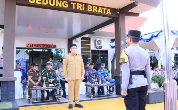 Bupati Roby Pimpin Apel Pasukan Operasi Ketupat Seligi 2026 di Mapolres Bintan Bupati Roby Pimpin Apel Pasukan Operasi Ketupat Seligi 2026 di Mapolres Bintan