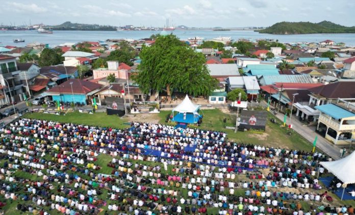Gubernur Ansar Sholat Idulfitri Bersama Masyarakat Batam Lapangan Bola Gladi Bakar Jaya Tanjungriau