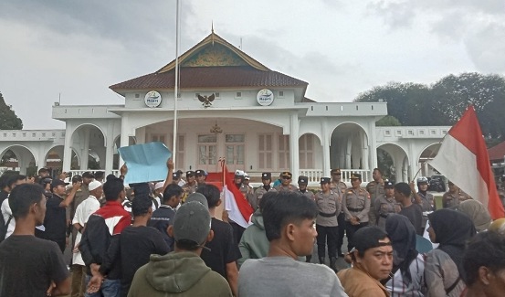 Pelaku UMKM Gurindam 12 Desak Kadispar Kepri Cabut Izin Bazar di Zona B Pelaku UMKM Gurindam 12 Desak Kadispar Kepri Cabut Izin Bazar di Zona B