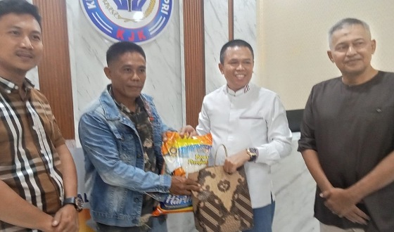 Tak Hanya Menulis Berita, KJK Tunjukkan Kepedulian Lewat Bukber dan Aksi Sosial Tak Hanya Menulis Berita, KJK Tunjukkan Kepedulian Lewat Bukber dan Aksi Sosial