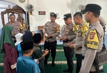 Perkuat Syiar Ramadhan, Polsek Siantan Serahkan Bantuan Alquran kepada Anak TPQ Perkuat Syiar Ramadhan, Polsek Siantan Serahkan Bantuan Alquran kepada Anak TPQ