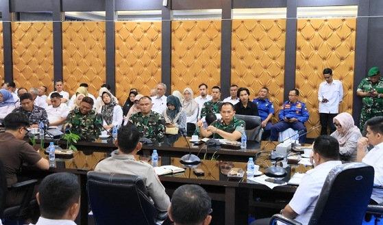 Krisis Air Bersih di Bintan, Bupati Roby Kerahkan OPD Salurkan Bantuan Krisis Air Bersih di Bintan, Bupati Roby Kerahkan OPD Salurkan Bantuan
