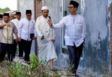 Bupati Iskandarsyah Dorong Pengembangan Tambak Udang di Pulau Manda Bupati Karimun, Iskandarsyah, turun langsung meninjau potensi kawasan pengembangan sektor budidaya tambak udang di Pulau Manda, Desa Ngal