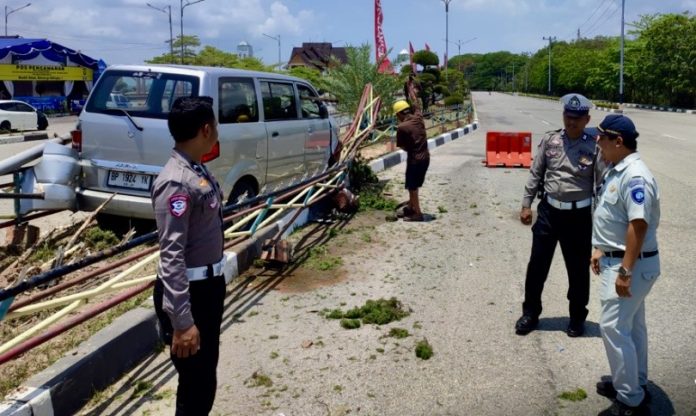 Aksi nekat berkendara saat mengantuk berujung kecelakaan tunggal